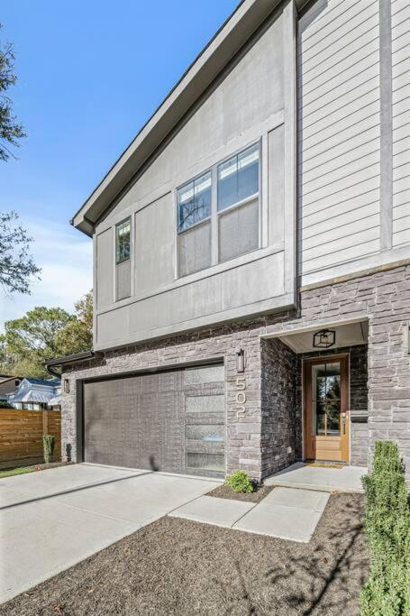 Modern 4br Uptown Oasis! Holiday home