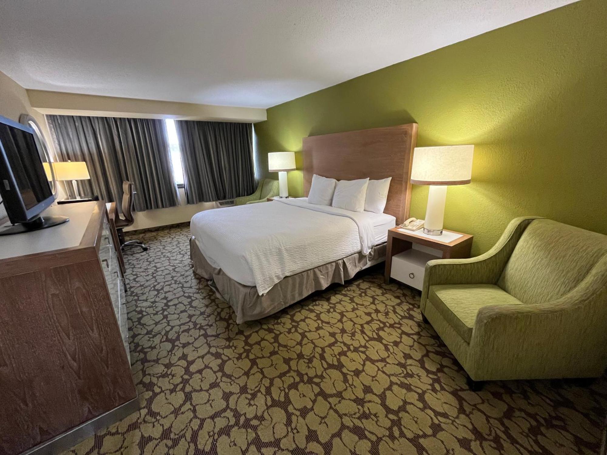 Hotel Ramada Plaza By Wyndham South End Airport