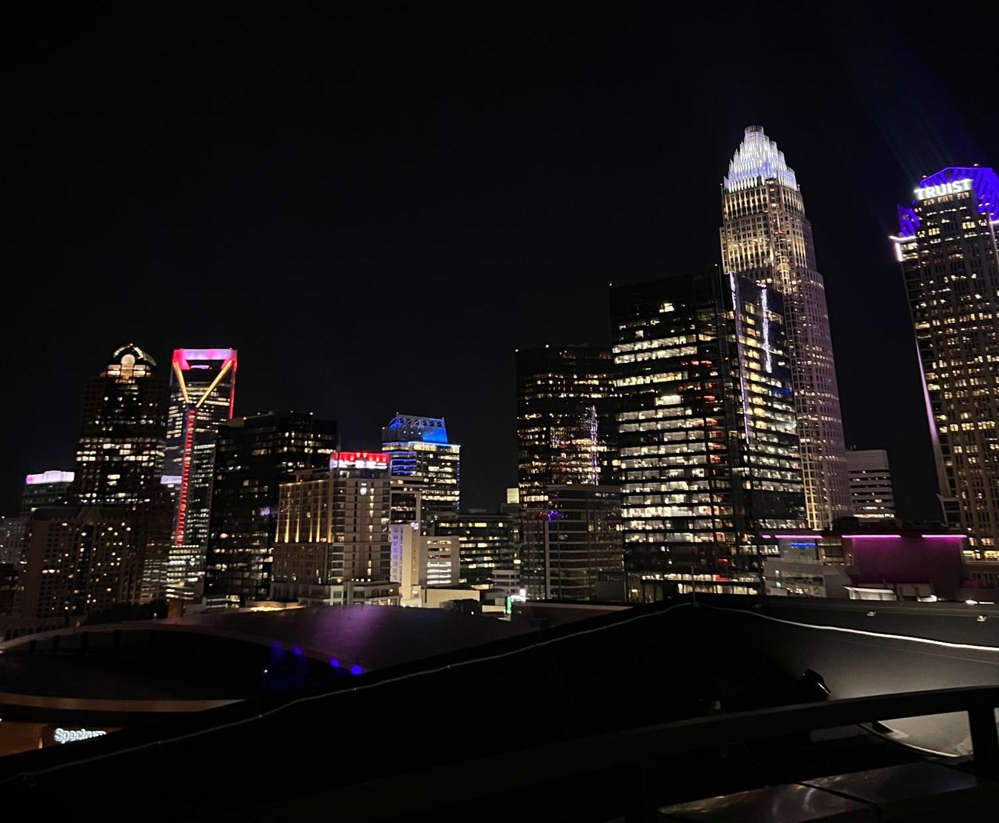 Apartment Perfect Uptown Loft-2 Min Walk To City's Spots *