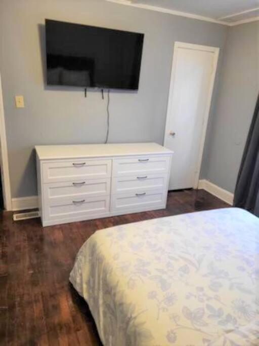 Holiday home 5 Bedrooms* Close To Downtown *