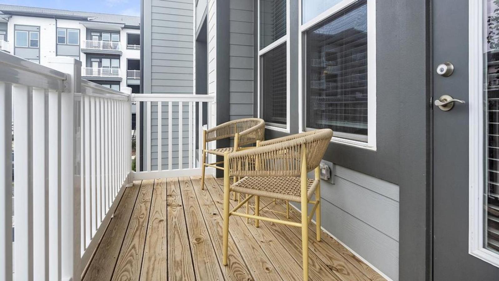 Landing Modern With Amazing Amenities *