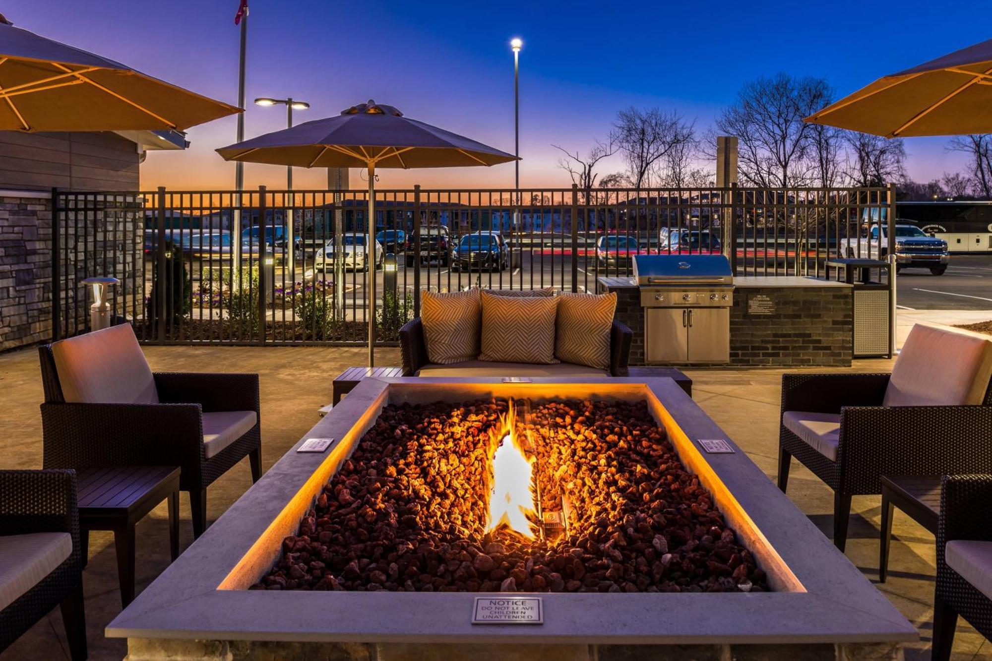 By Marriott Charlotte Steele Creek Hotel 3*