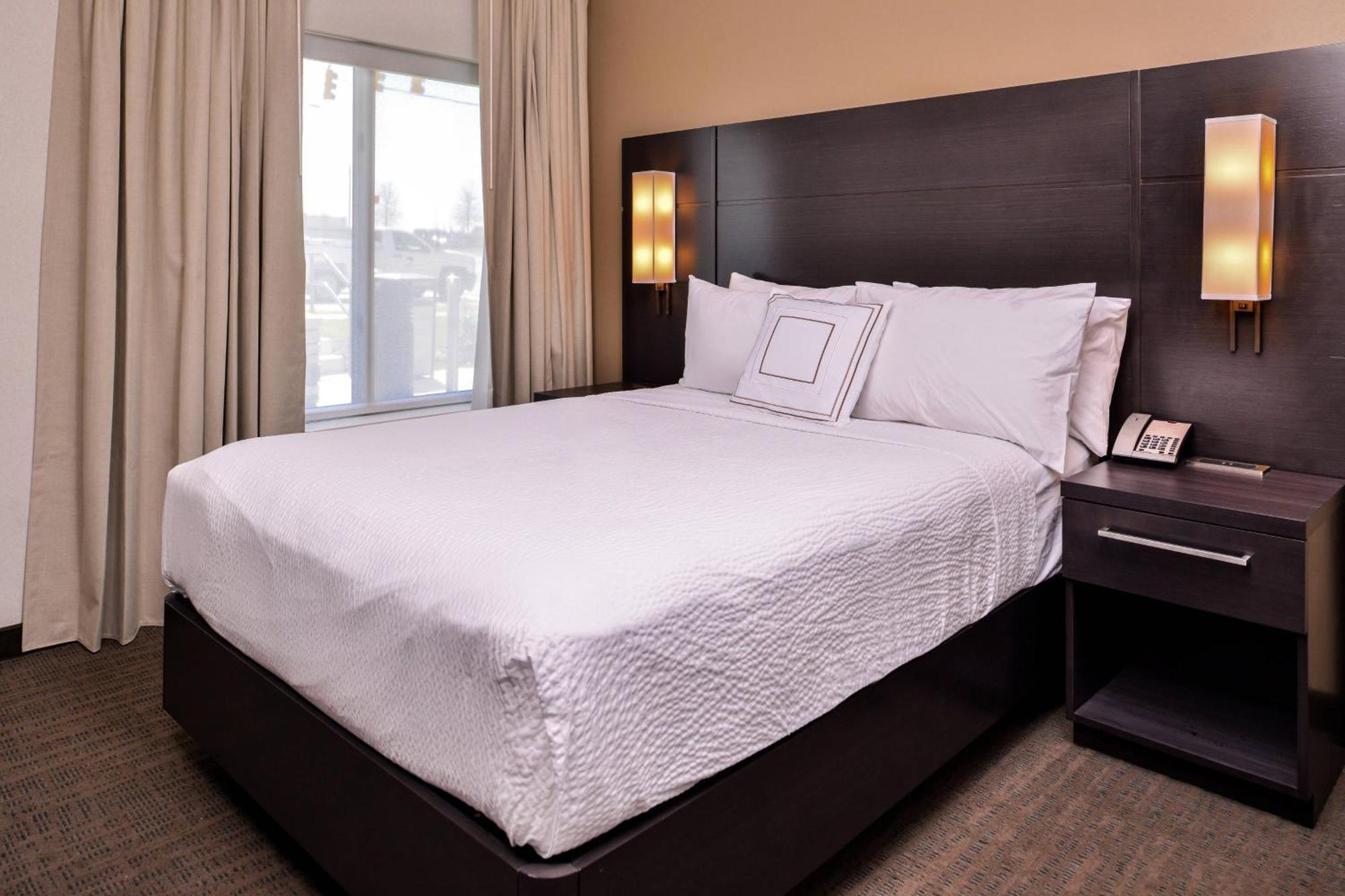 By Marriott Charlotte Steele Creek Hotel Pine Harbor