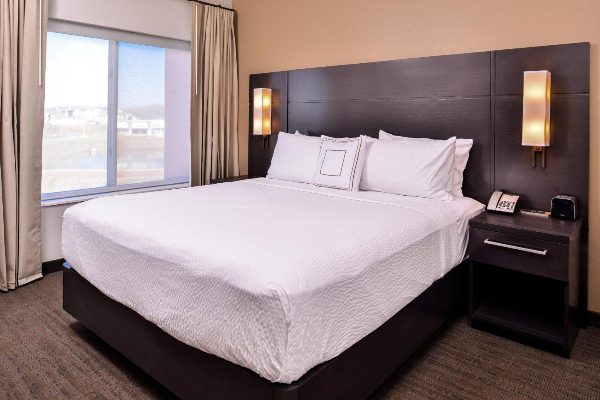 By Marriott Charlotte Steele Creek Hotel 3*