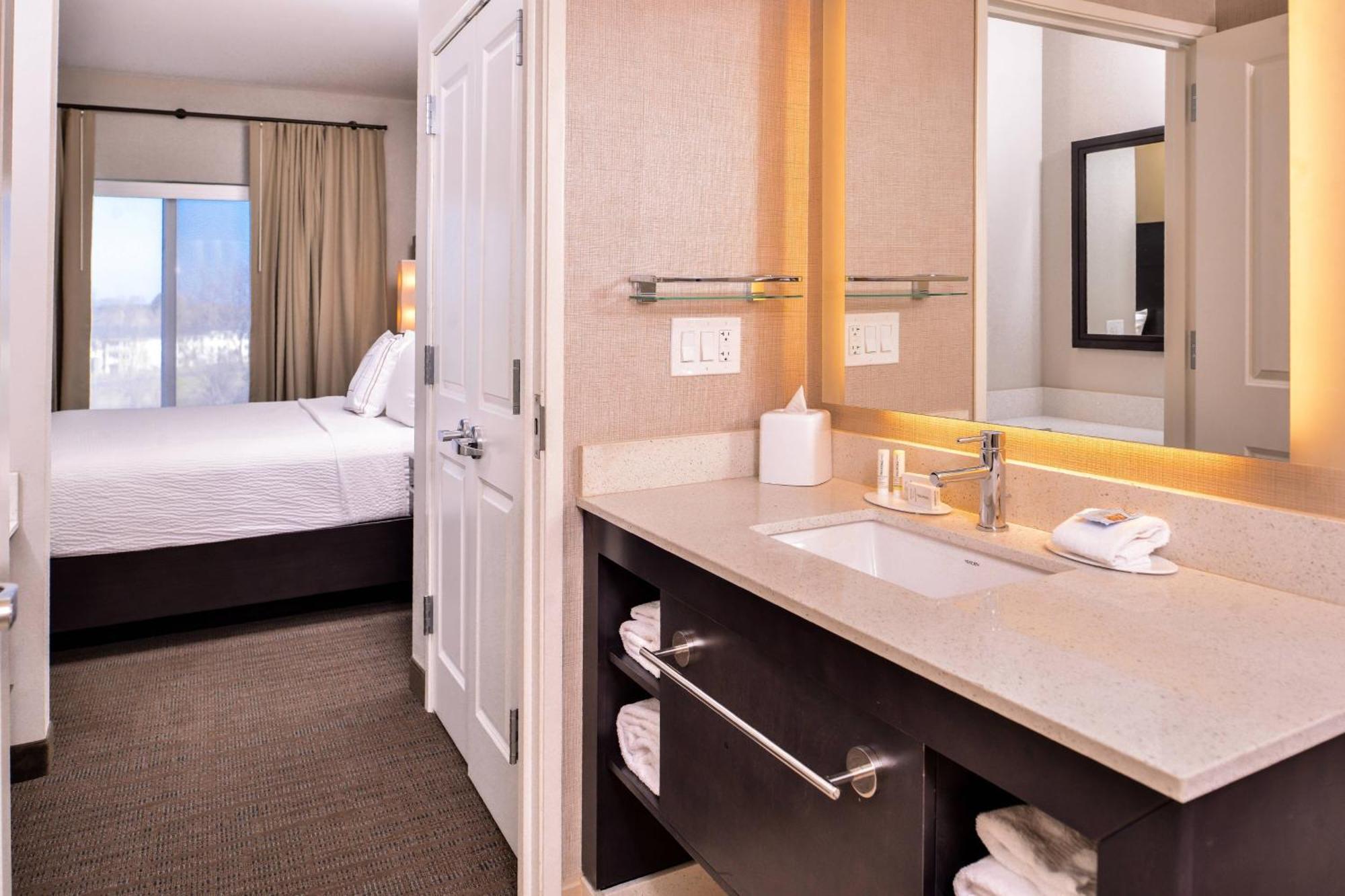 Hotel By Marriott Charlotte Steele Creek 3*