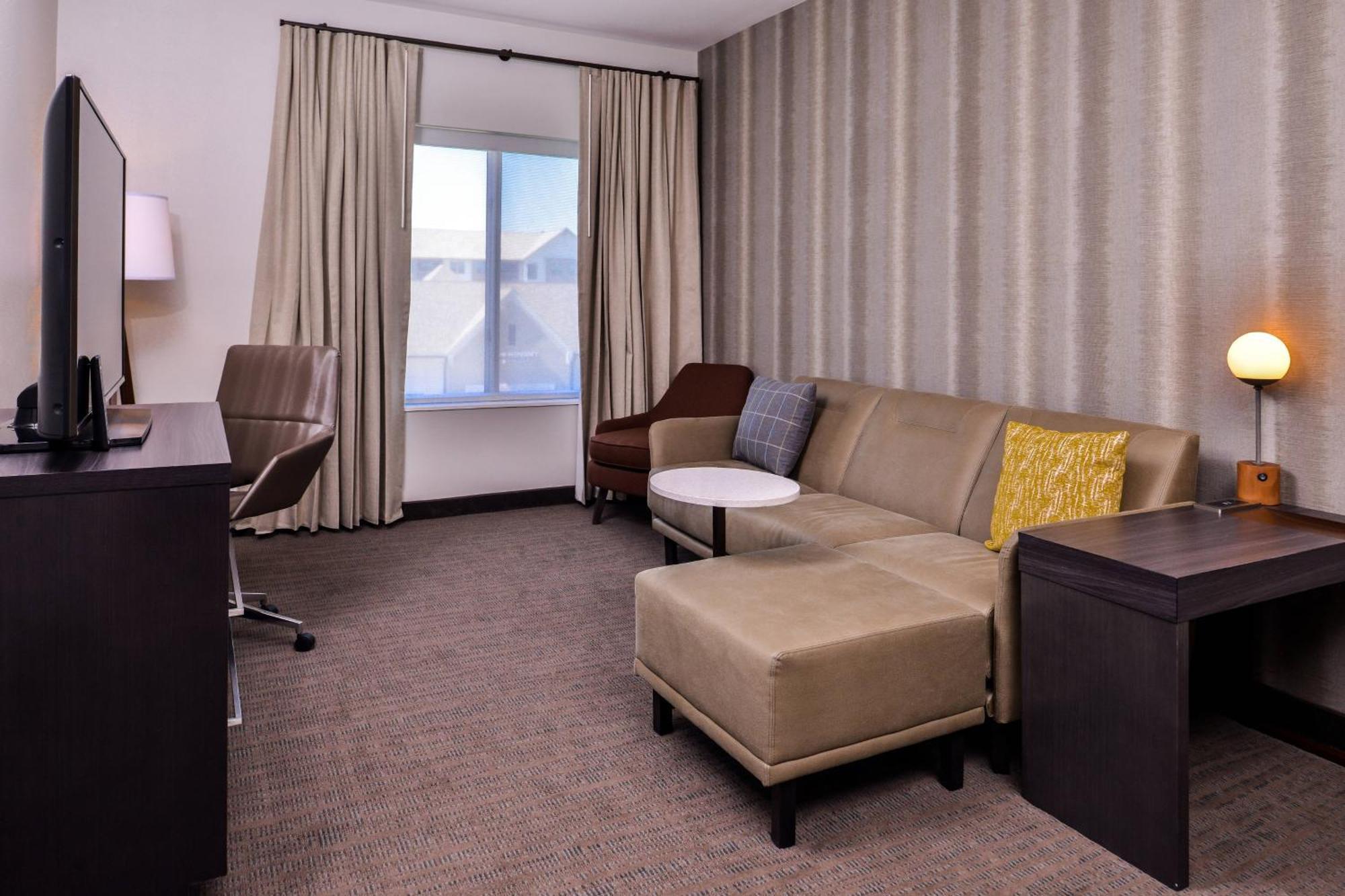 By Marriott Charlotte Steele Creek 3* Pine Harbor