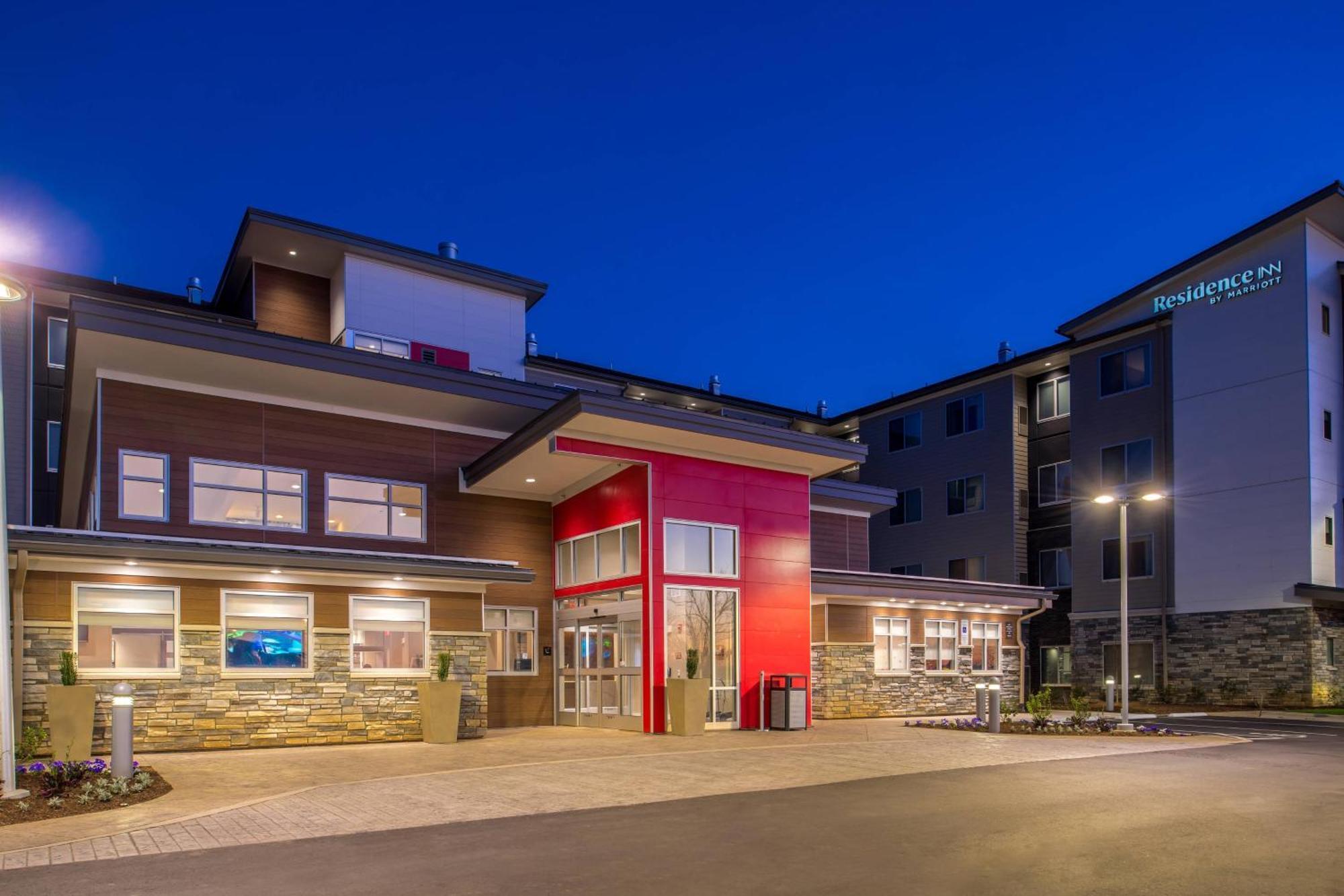 By Marriott Charlotte Steele Creek Hotel Pine Harbor