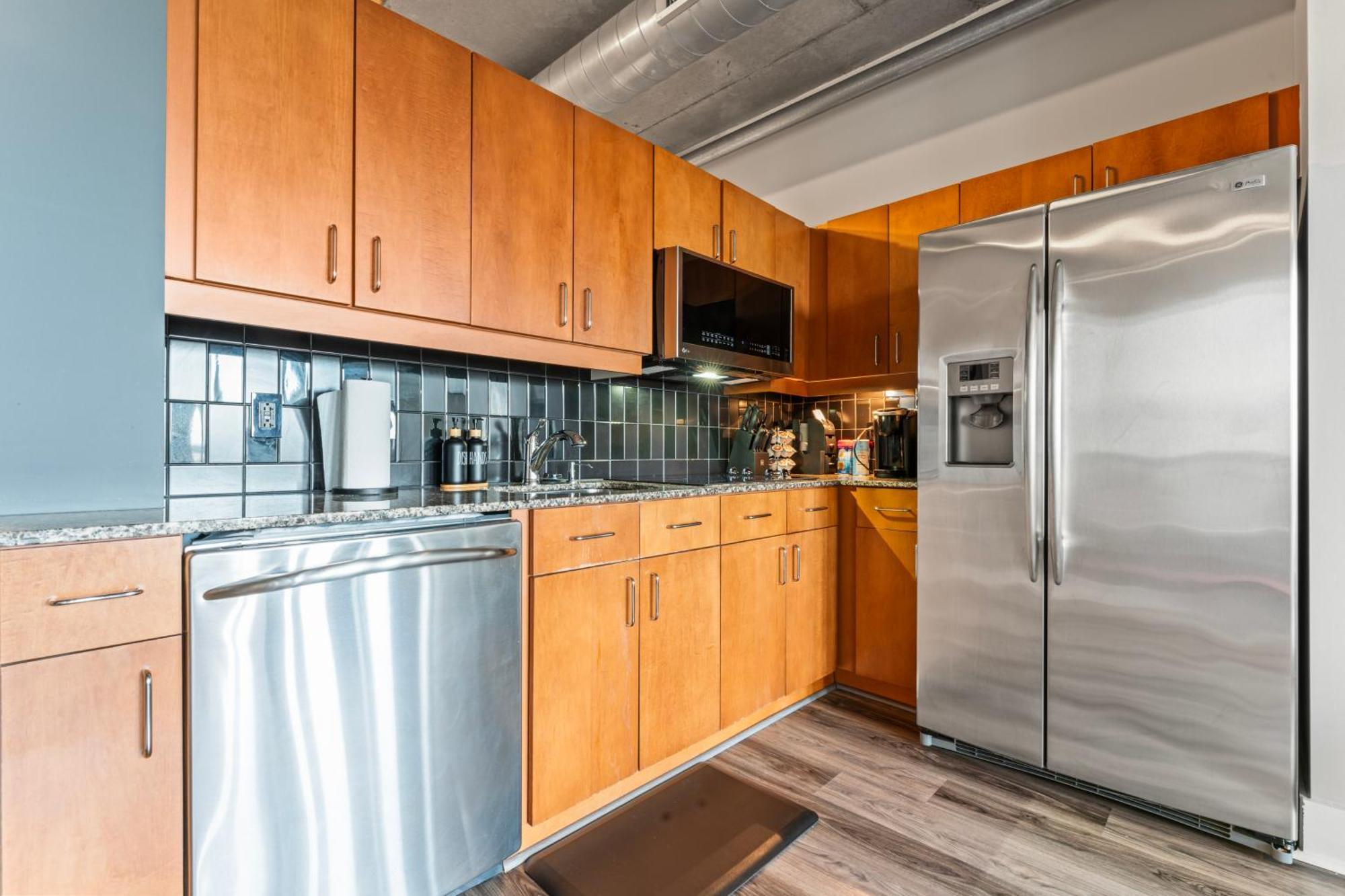 Apartment Perfect Uptown Loft-2 Min Walk To City's Spots