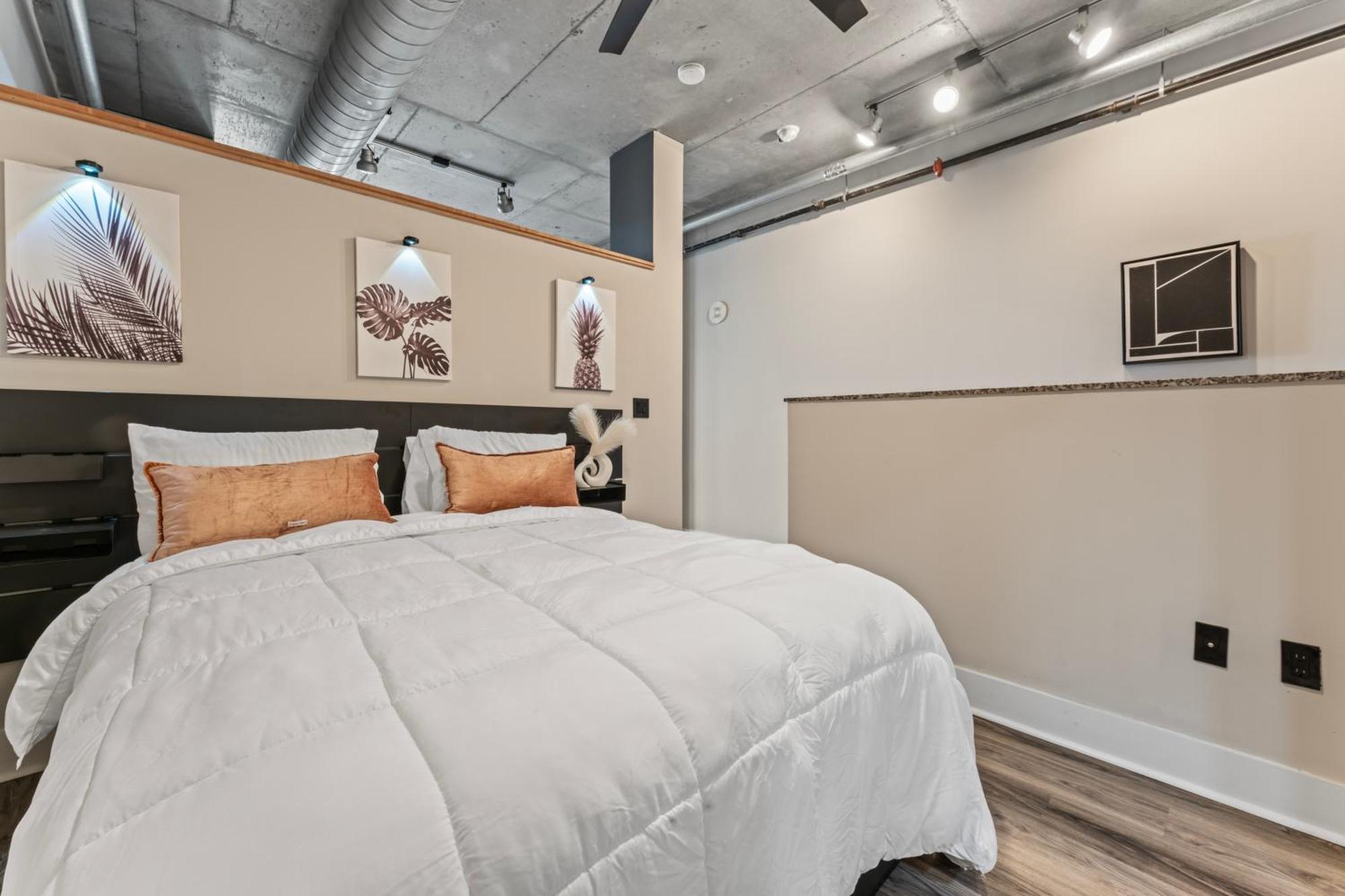 Perfect Uptown Loft-2 Min Walk To City's Spots