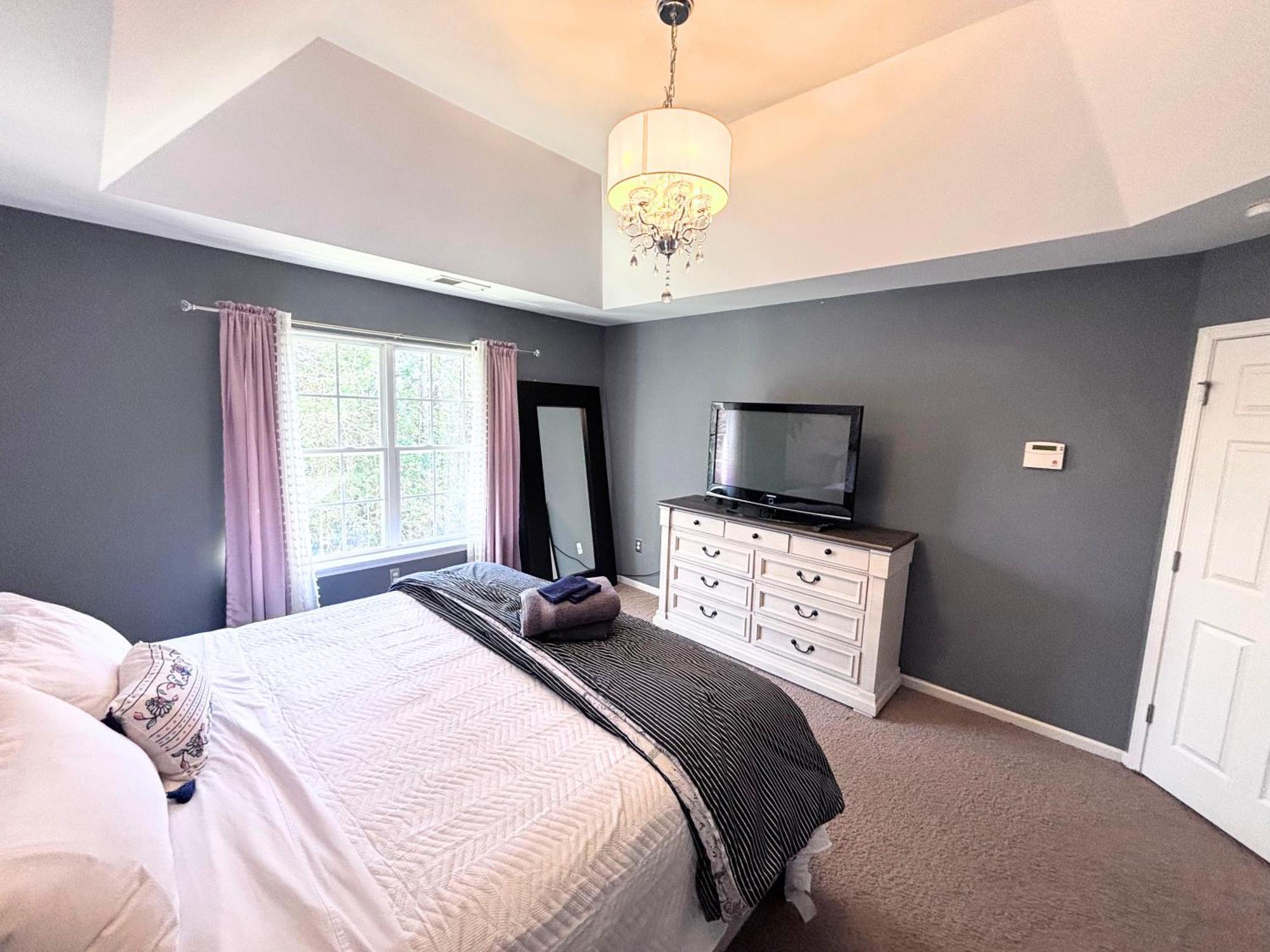 Spacious 4 Bdrm Fenced Yard With Garage Holiday home Charlotte