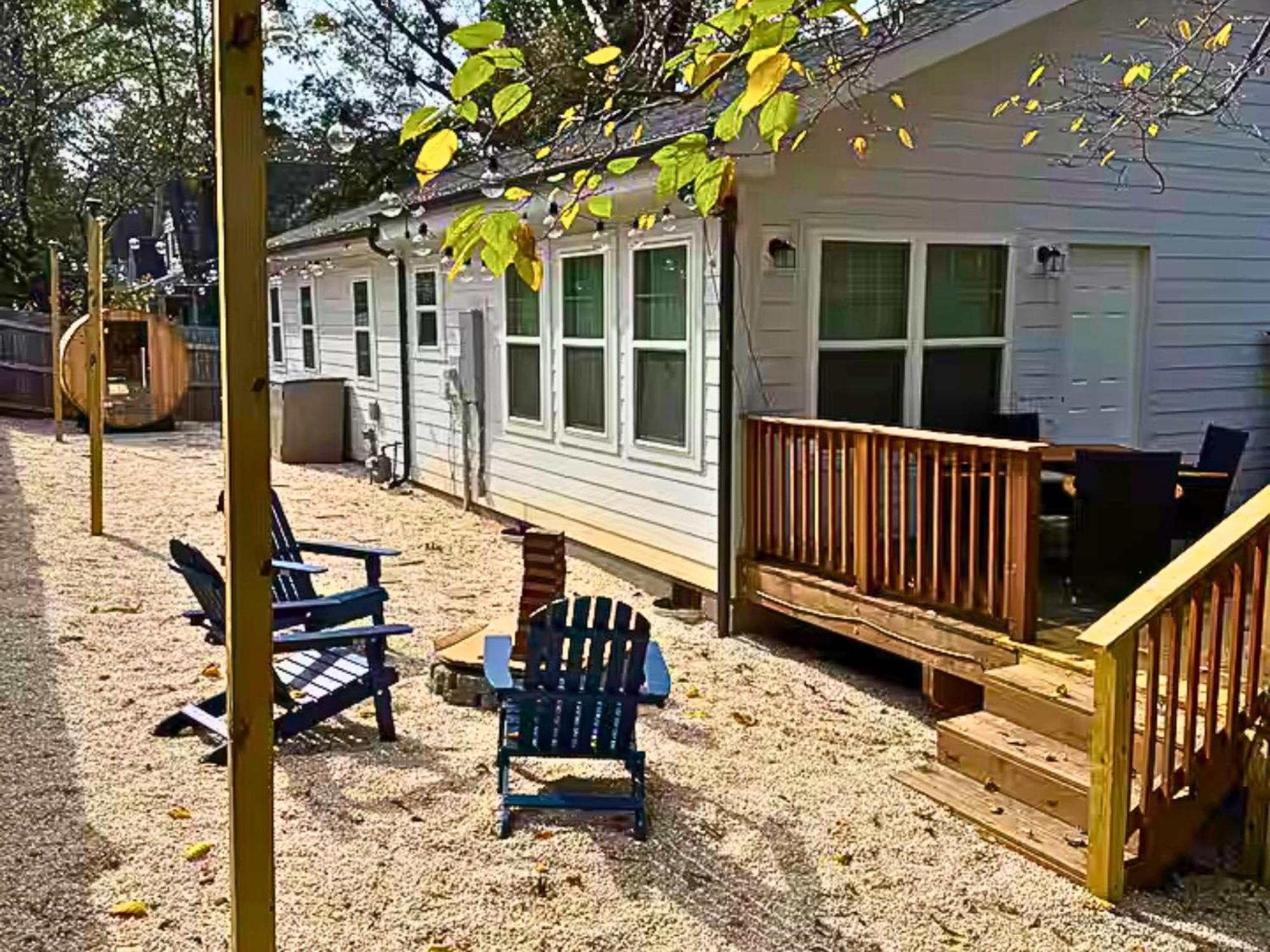 Venetian Beds, Outdoor Barrel Sauna, Hot Tub, Cold Plunge *