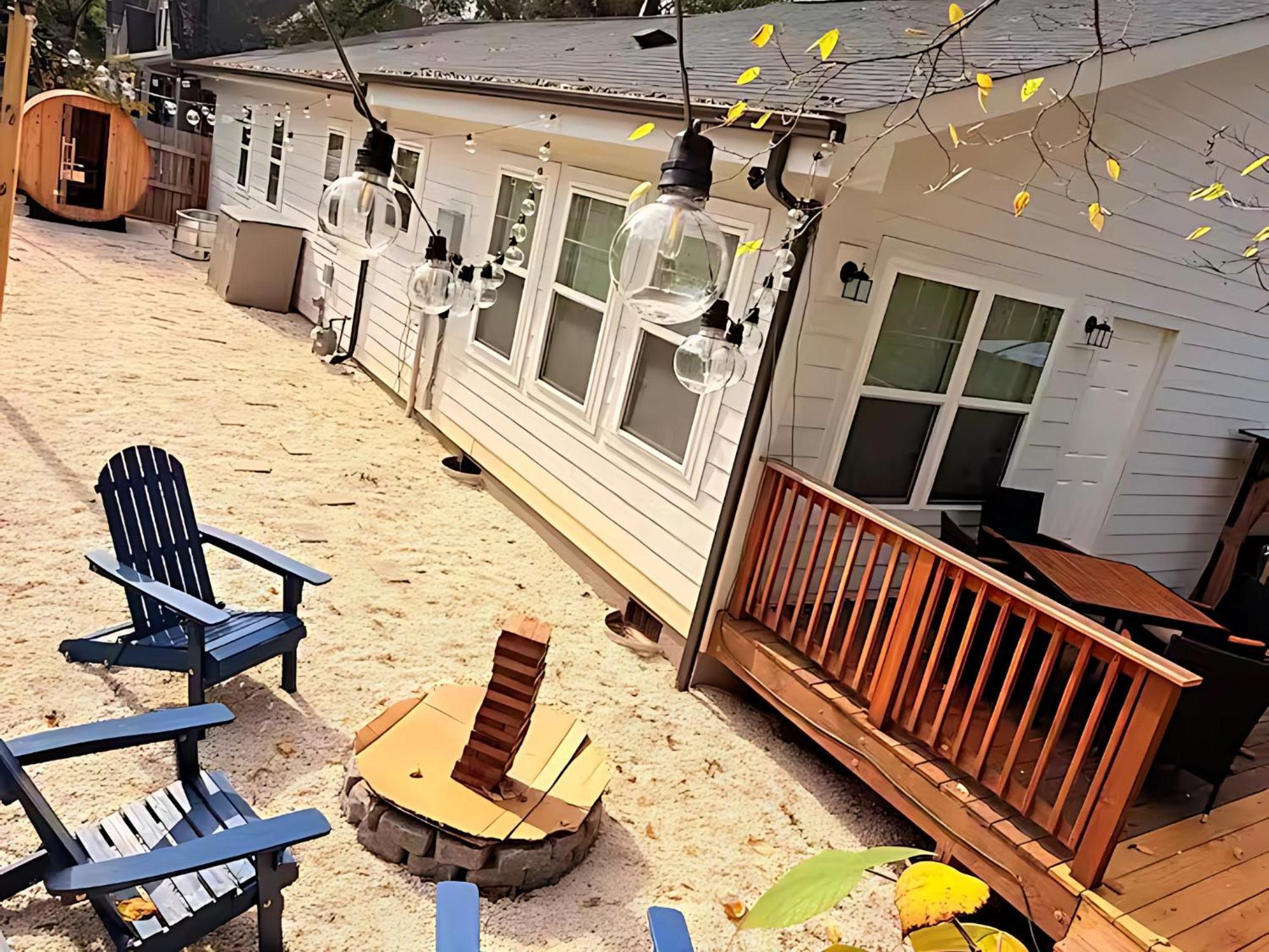 Venetian Beds, Outdoor Barrel Sauna, Hot Tub, Cold Plunge * Charlotte