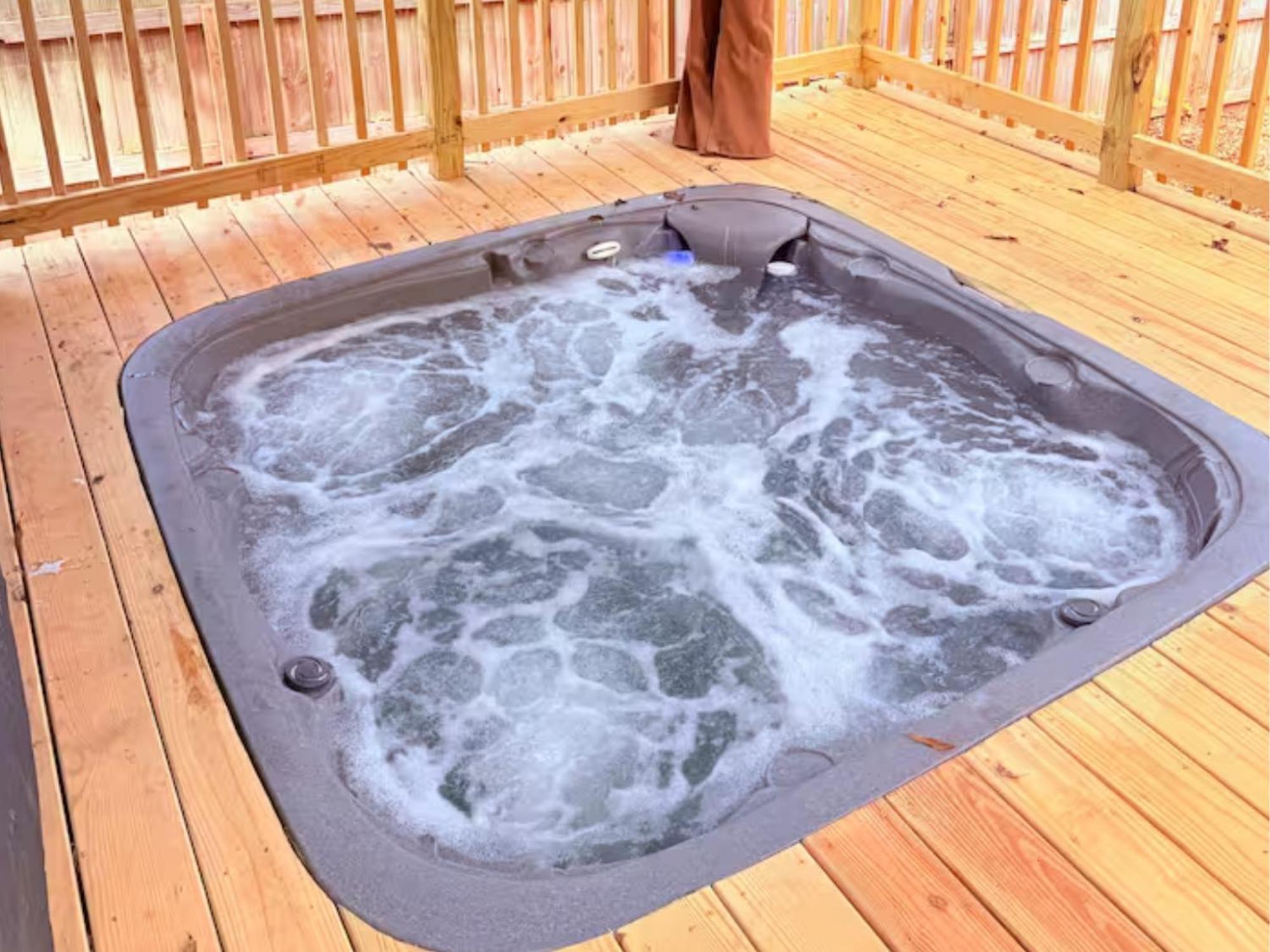 Apartment Venetian Beds, Outdoor Barrel Sauna, Hot Tub, Cold Plunge *