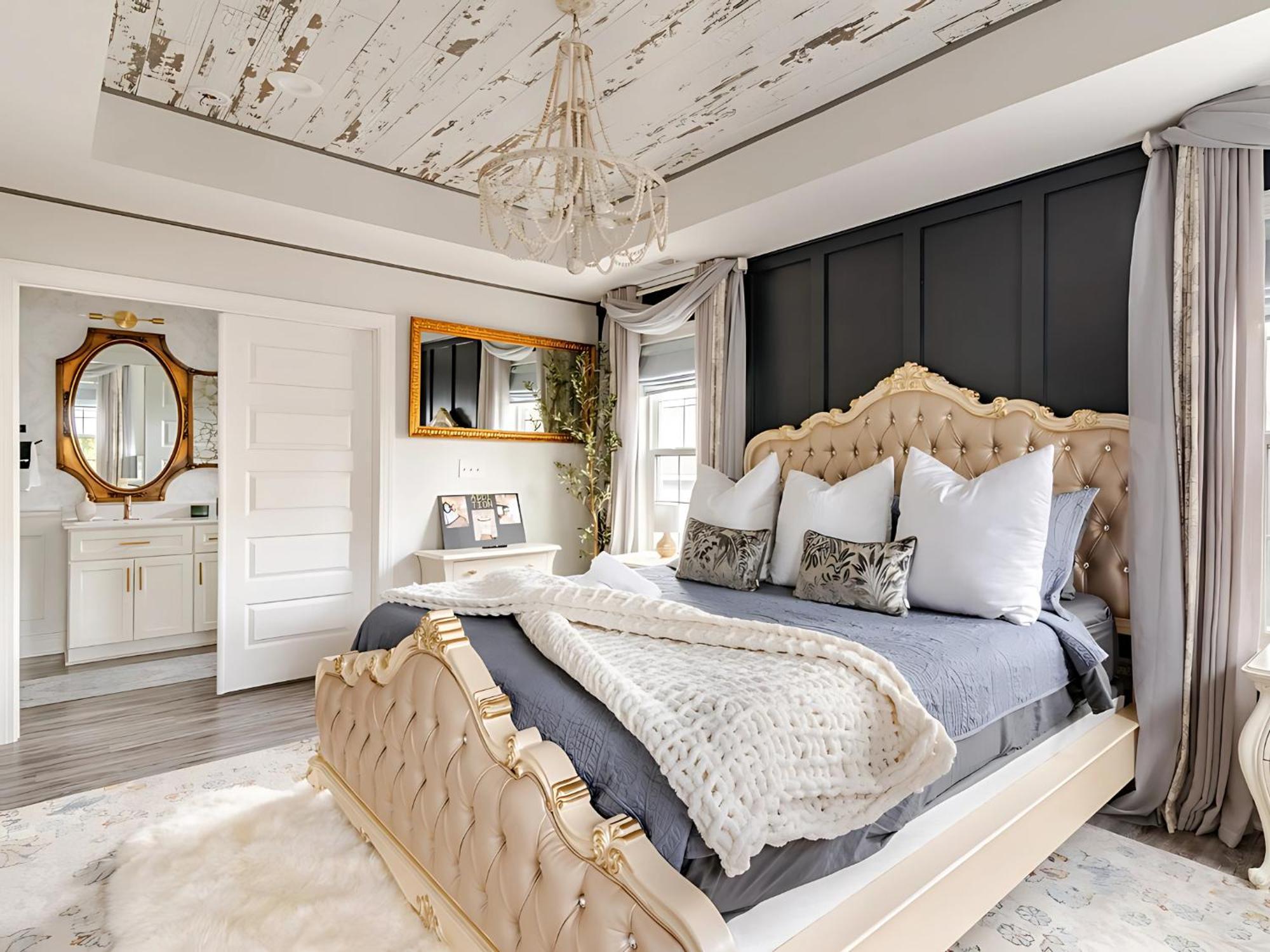 Venetian Beds, Outdoor Barrel Sauna, Hot Tub, Cold Plunge Apartment