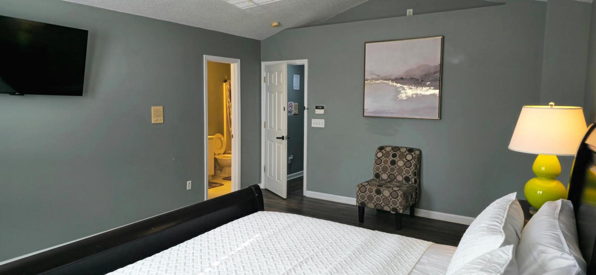 Guest house Spacious Near Up-town And Clt Airport 3*