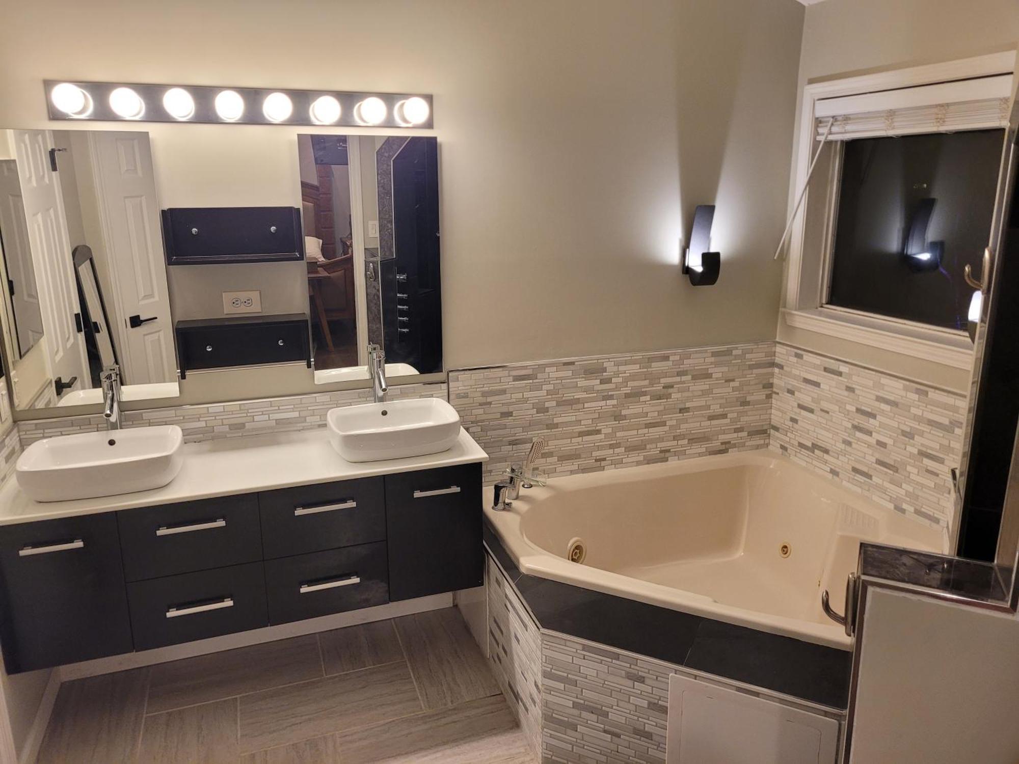 Duckett Drive District Homestay Charlotte