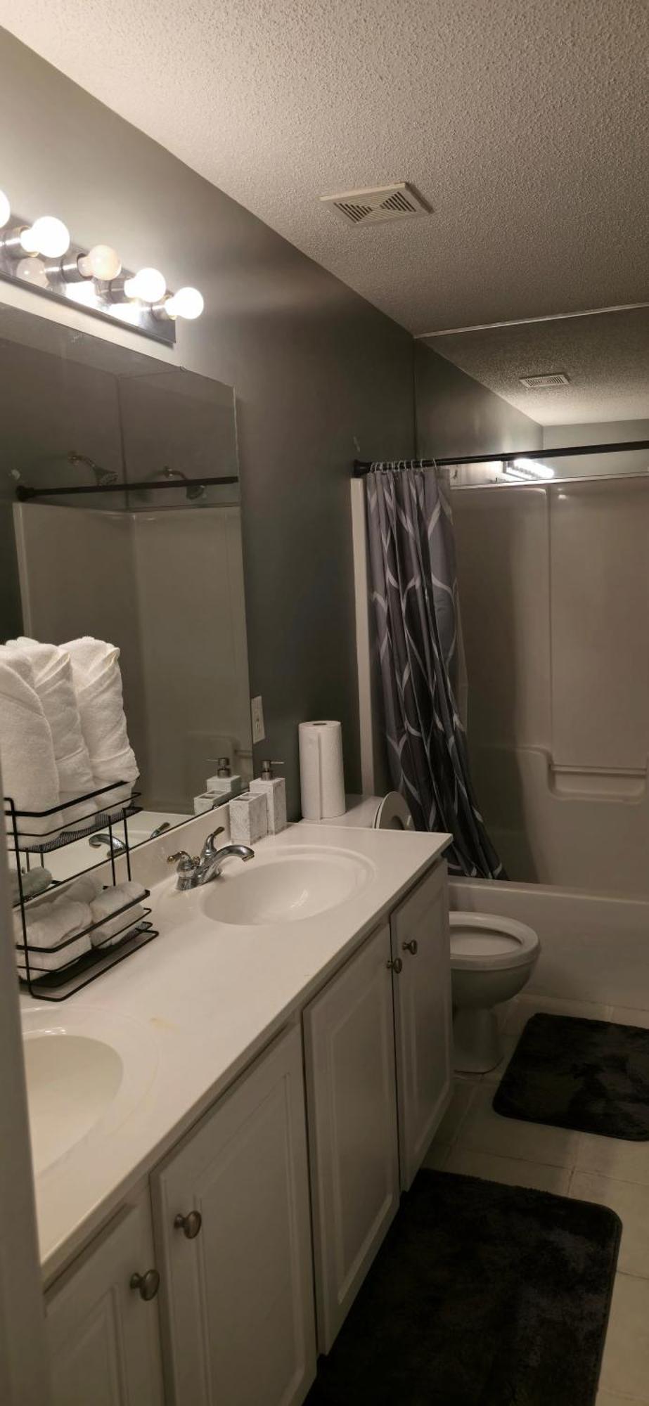 Spacious Near Up-town And Clt Airport