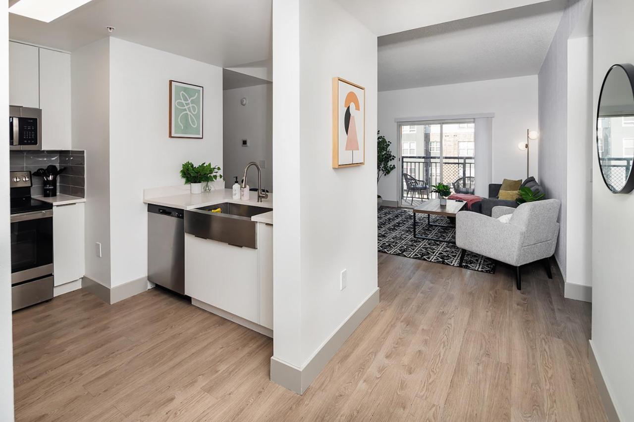 Urban Retreat - Free Parking, Wifi, Walk To Stadium Apartment