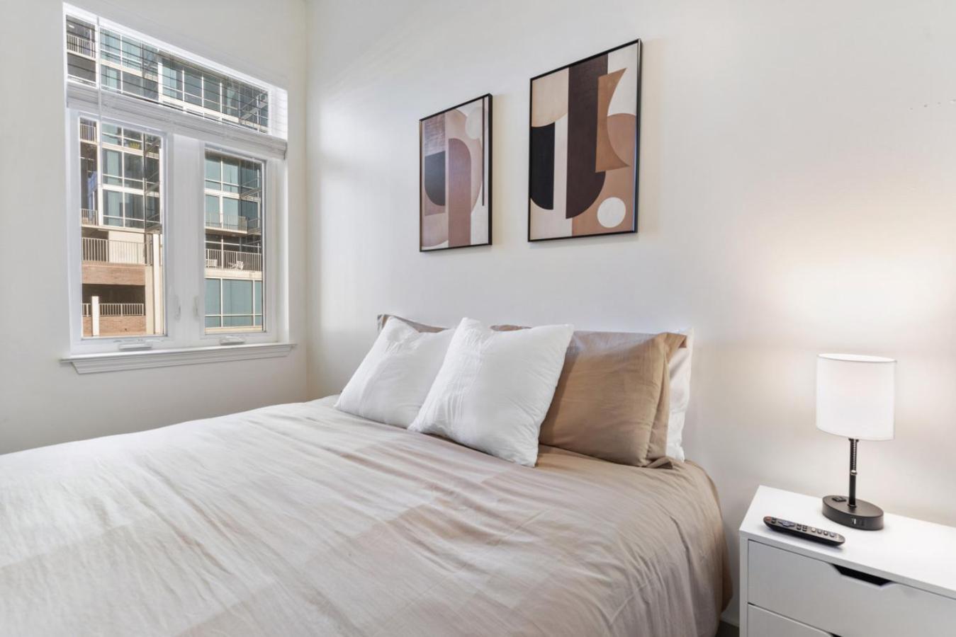 Uptown Luxury - Floor King Suite, Free Parking Apartment *