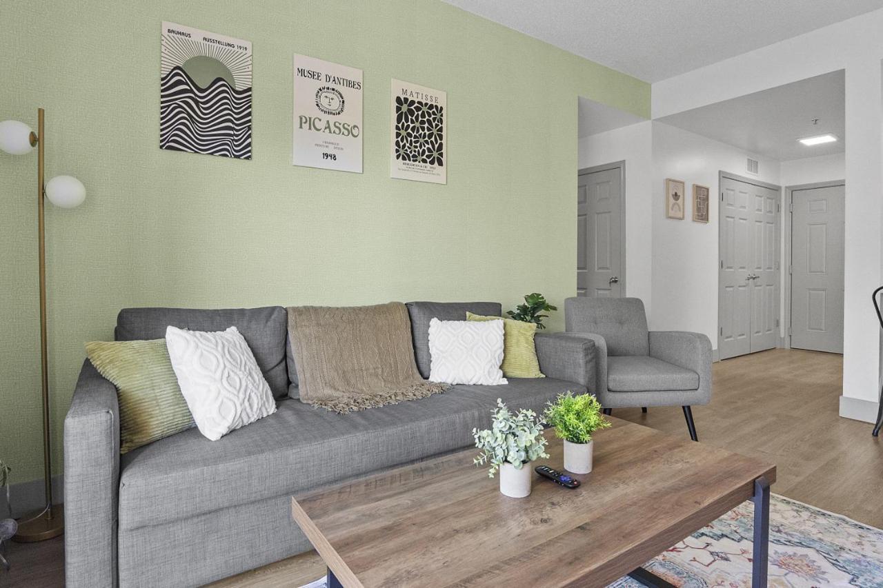 Cozy Urban Getaway - Free Parking, Gym, Stadium Apartment