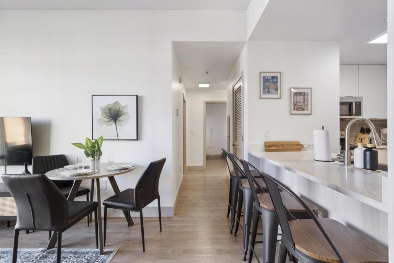 Uptown Luxury - Floor King Suite, Free Parking