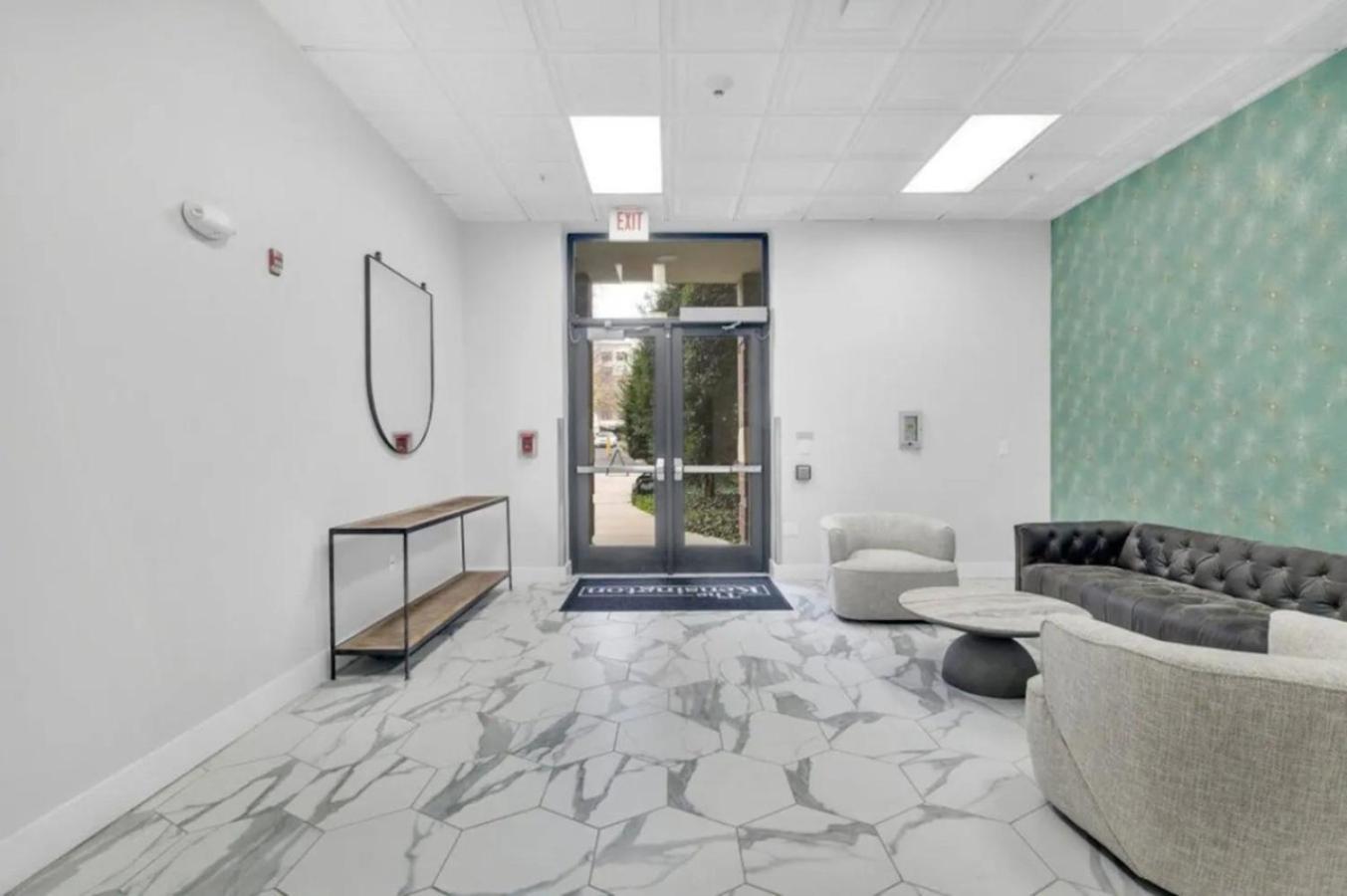 Uptown Luxury - Floor King Suite, Free Parking