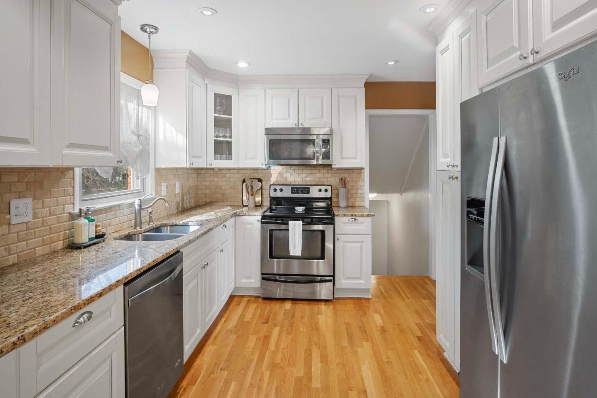 Holiday home Elegant 4bd Retreat - Backyard Bbq & Theater Charlotte