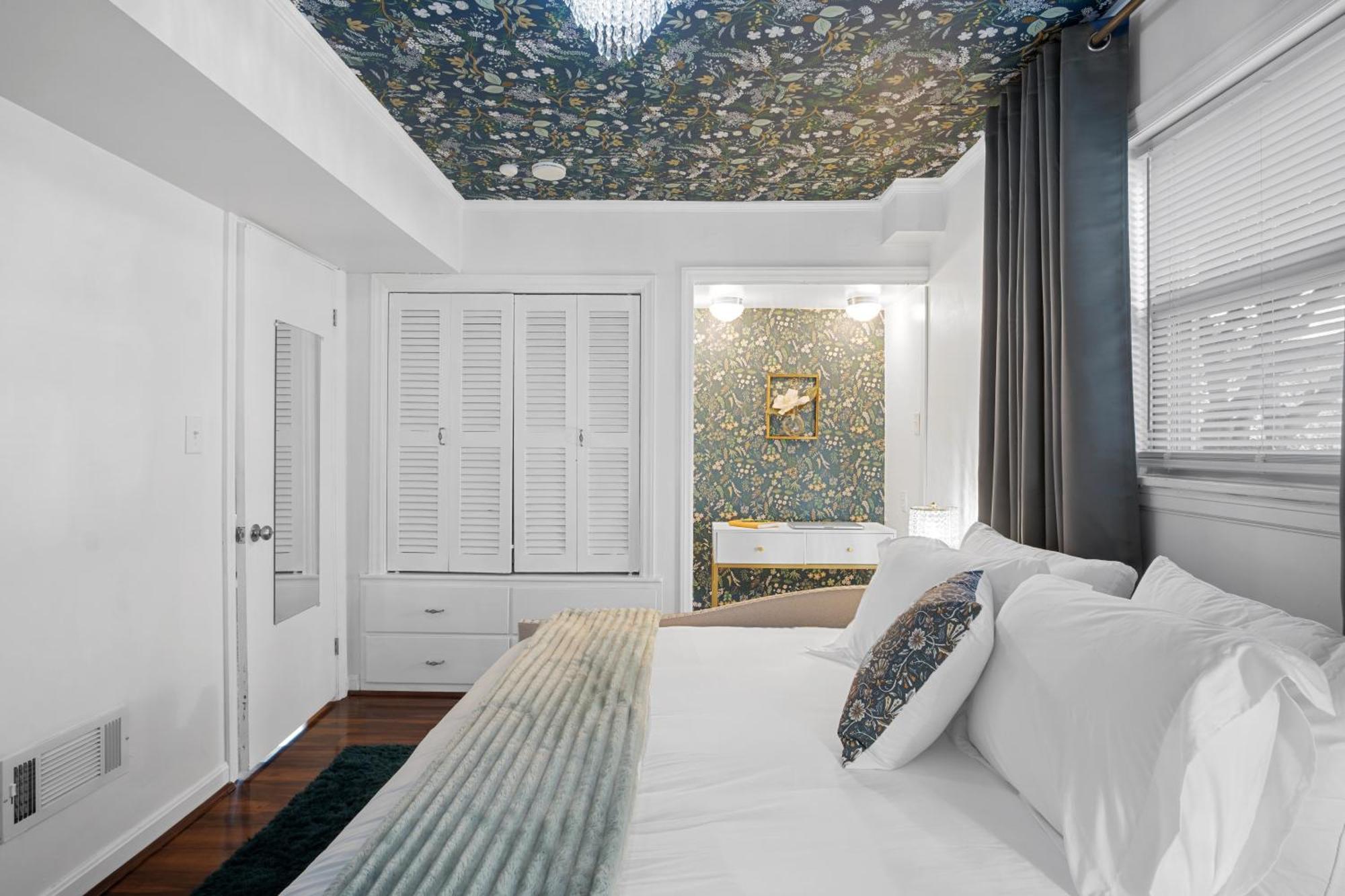 Holiday home Elegant 4bd Retreat - Backyard Bbq & Theater