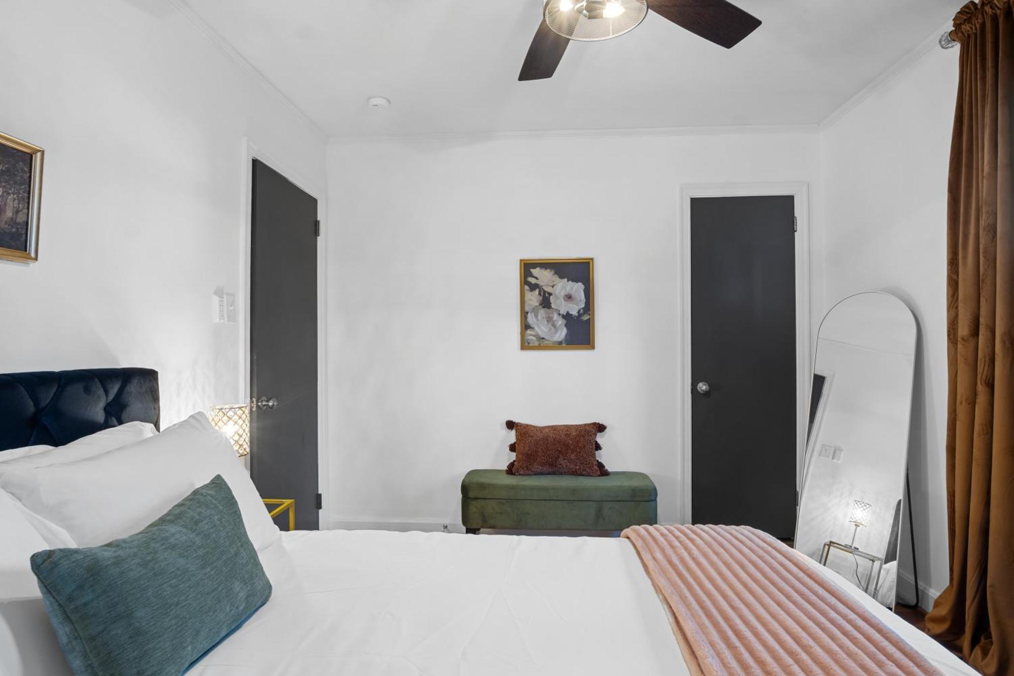 Elegant 4bd Retreat - Backyard Bbq & Theater *