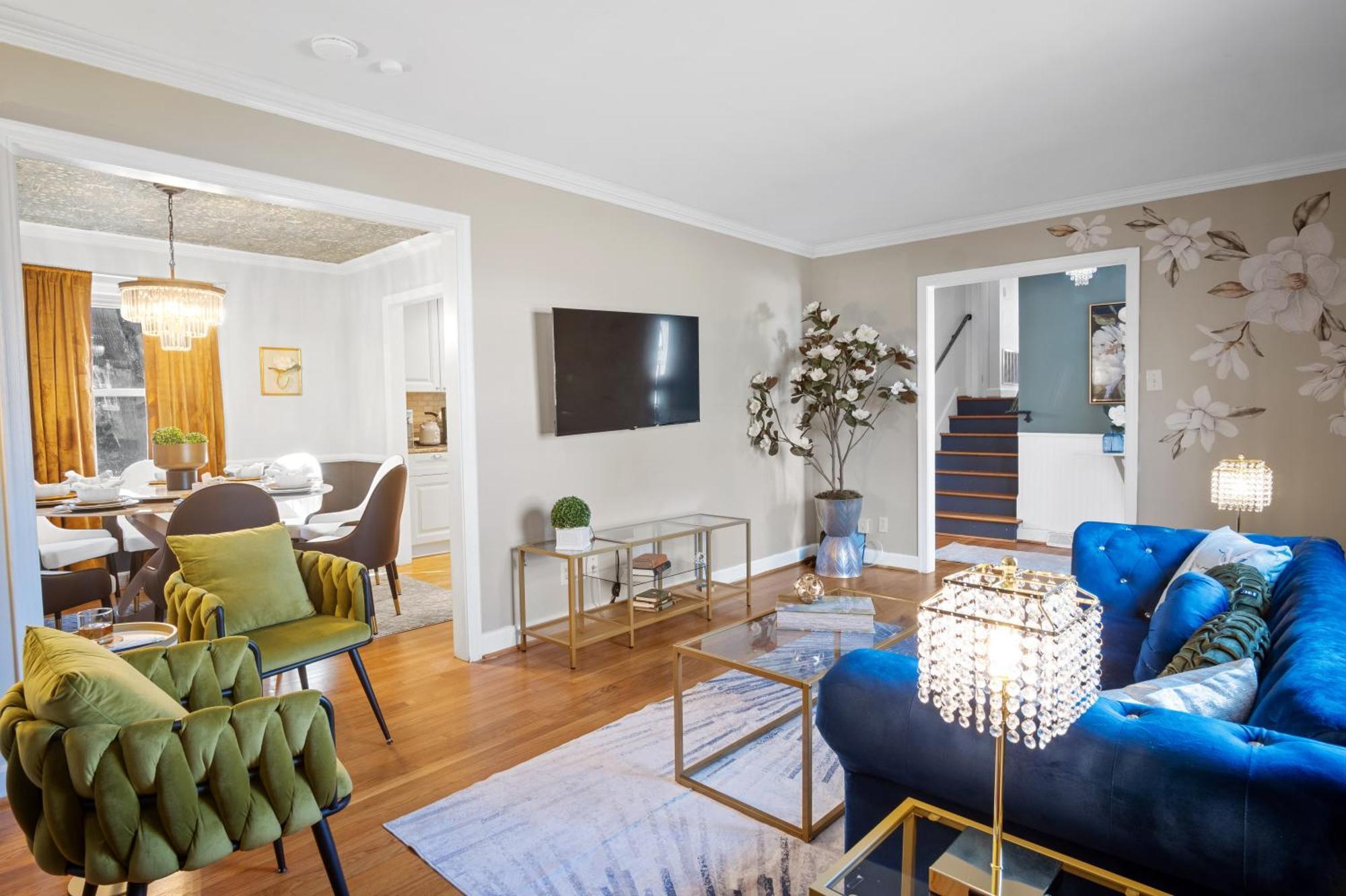 Elegant 4bd Retreat - Backyard Bbq & Theater * Charlotte