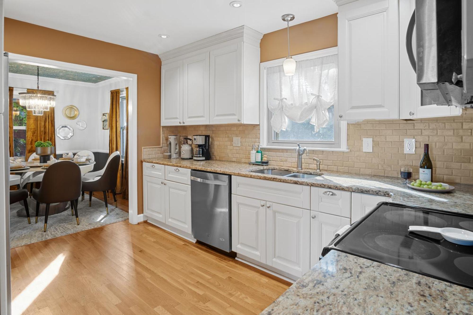 Holiday home Elegant 4bd Retreat - Backyard Bbq & Theater