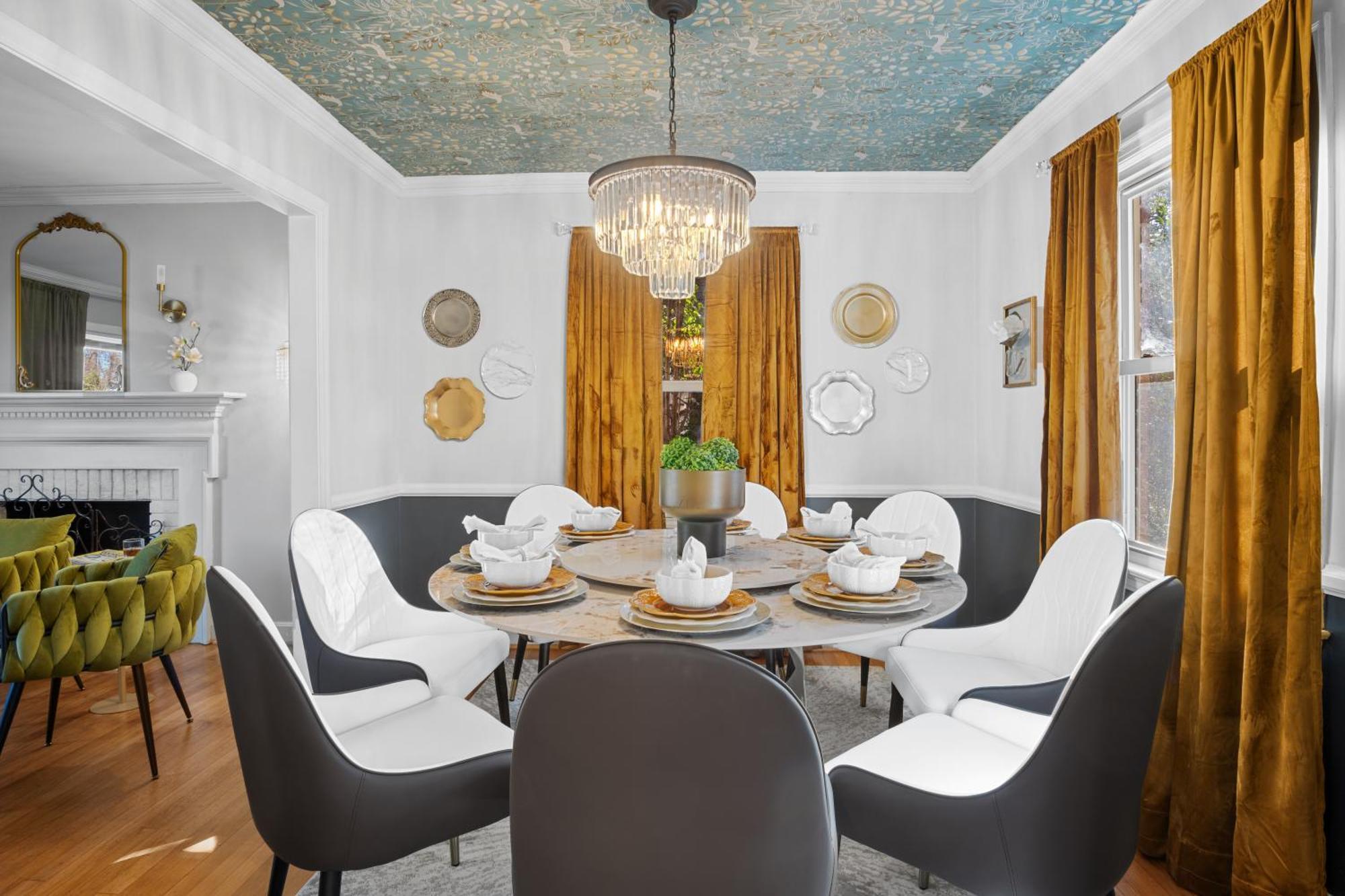 Elegant 4bd Retreat - Backyard Bbq & Theater Charlotte