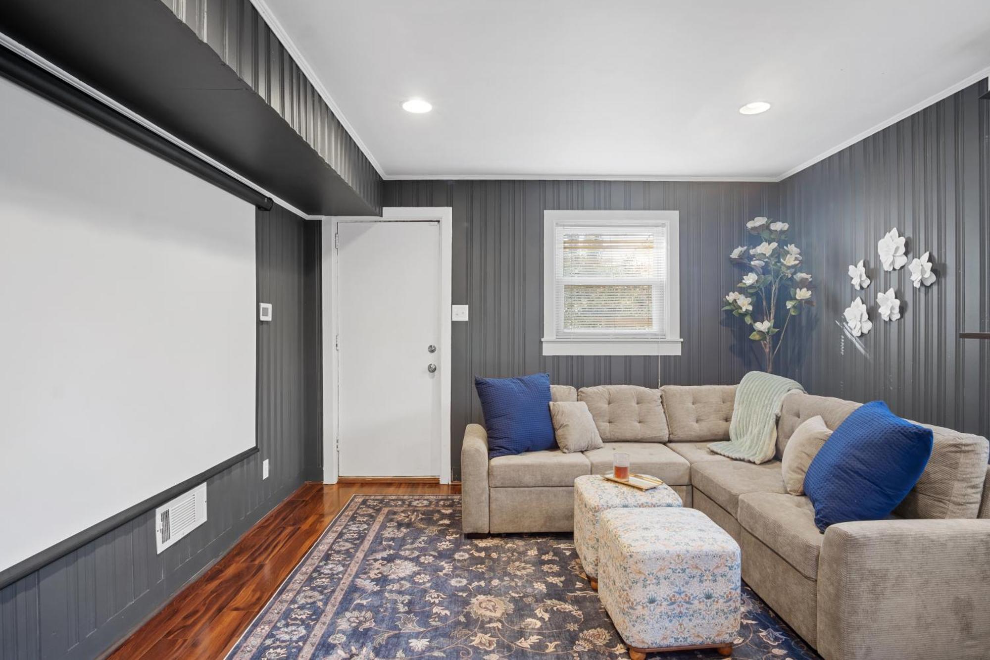 Elegant 4bd Retreat - Backyard Bbq & Theater Holiday home