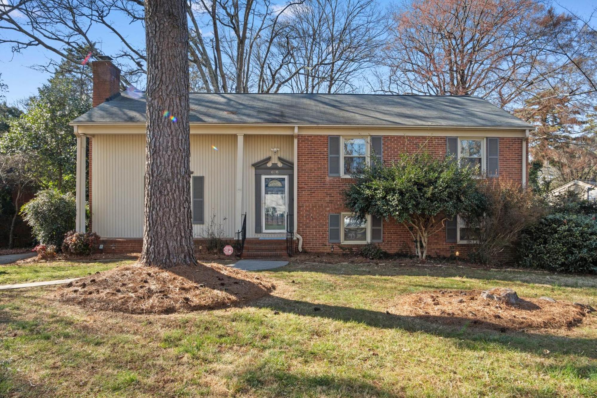 Holiday home Elegant 4bd Retreat - Backyard Bbq & Theater Charlotte