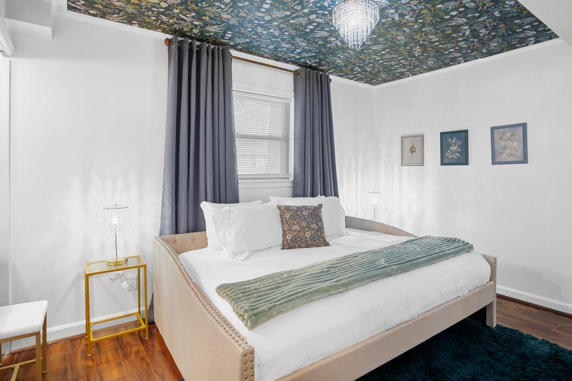 Elegant 4bd Retreat - Backyard Bbq & Theater *