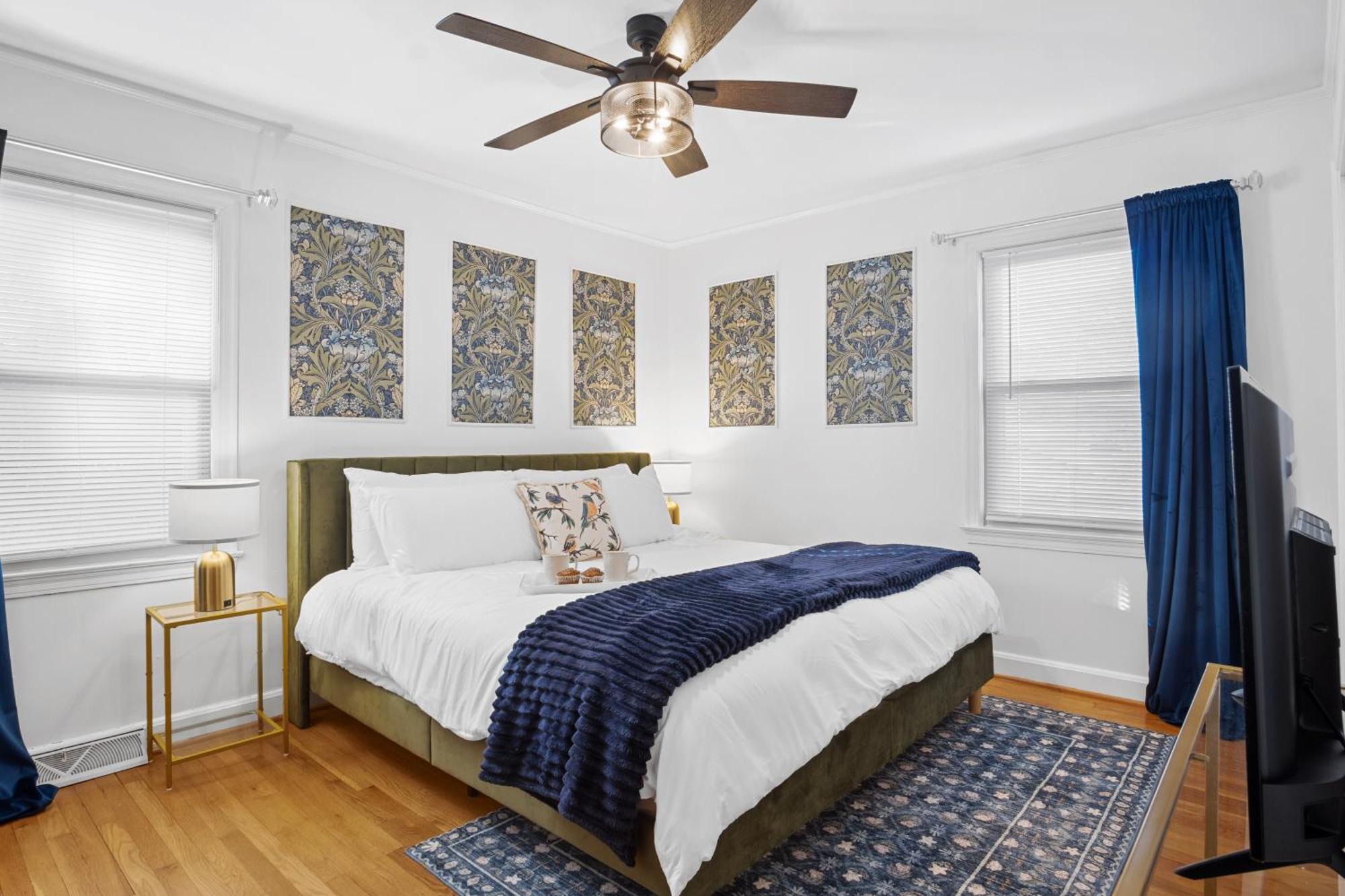 Elegant 4bd Retreat - Backyard Bbq & Theater Charlotte