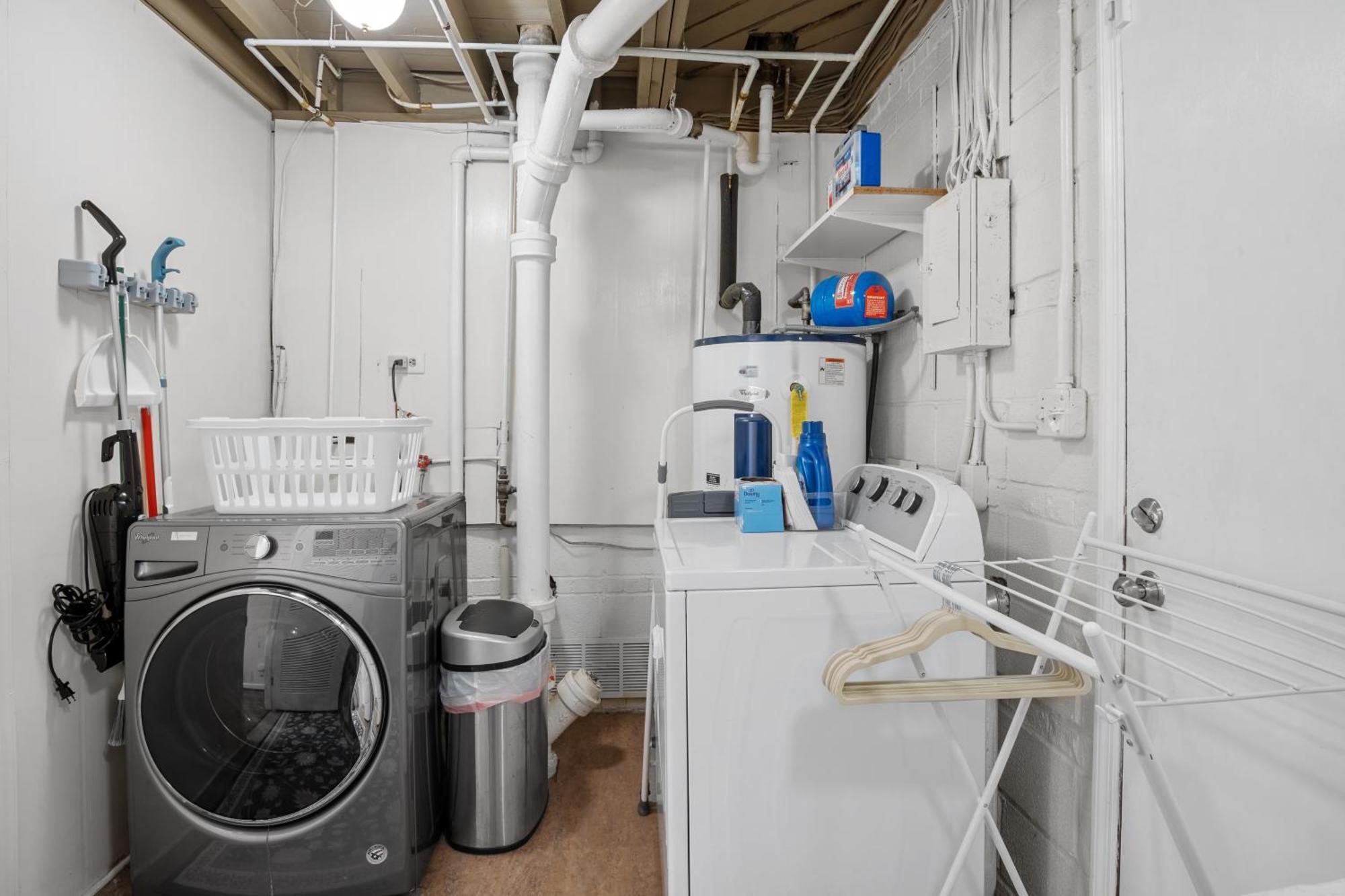 Holiday home Elegant 4bd Retreat - Backyard Bbq & Theater *