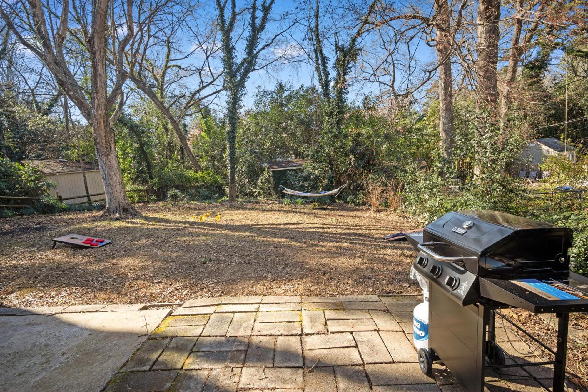 Elegant 4bd Retreat - Backyard Bbq & Theater Charlotte