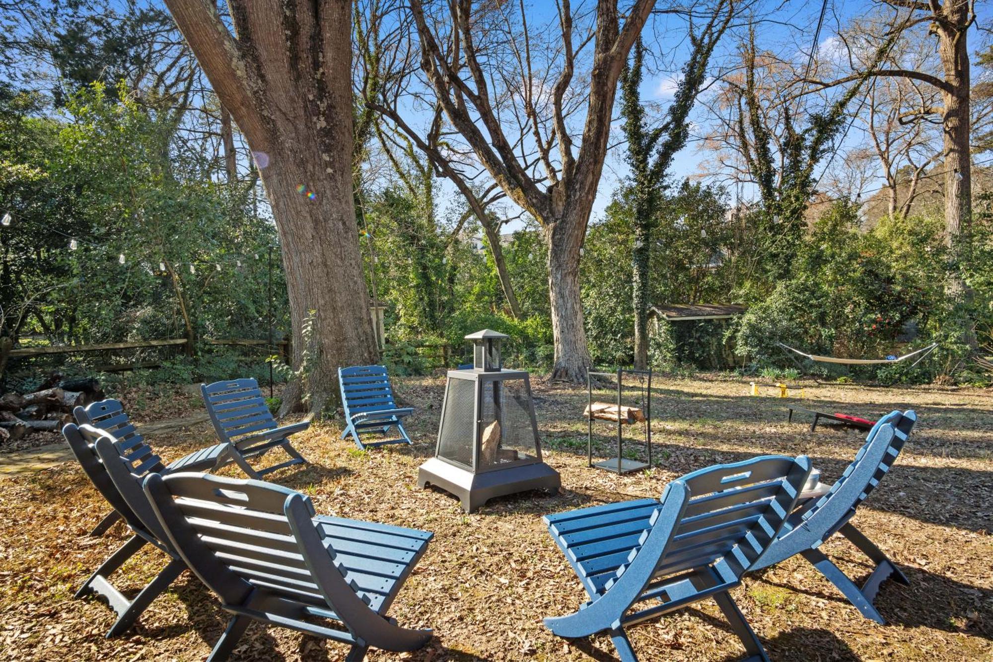 Holiday home Elegant 4bd Retreat - Backyard Bbq & Theater *