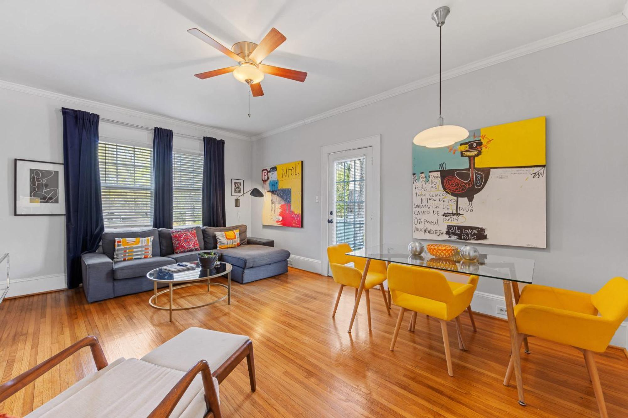 Bright And Restful 2br Near Uptown With Balcony Holiday home