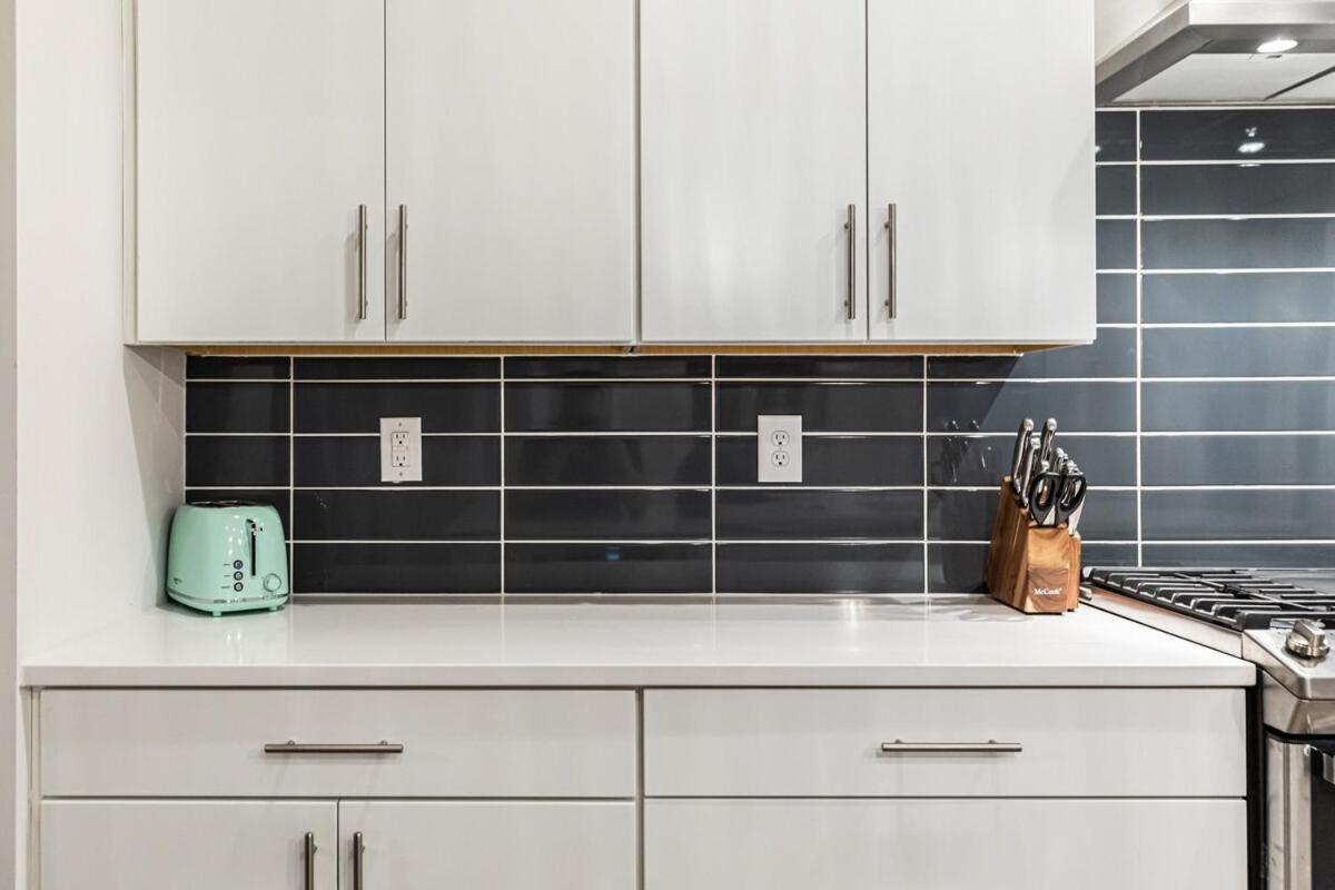 Holiday home Pooltable-15 Mins To Uptown & Dt-king Bed! *