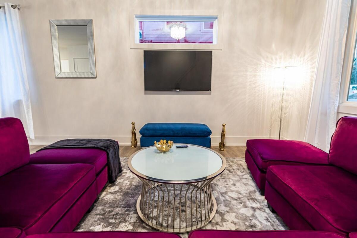 Pooltable-15 Mins To Uptown & Dt-king Bed!