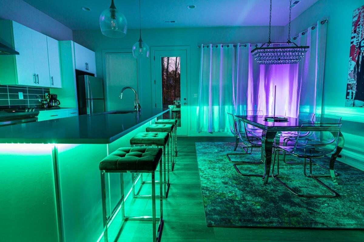 Pooltable-15 Mins To Uptown & Dt-king Bed! Holiday home Charlotte