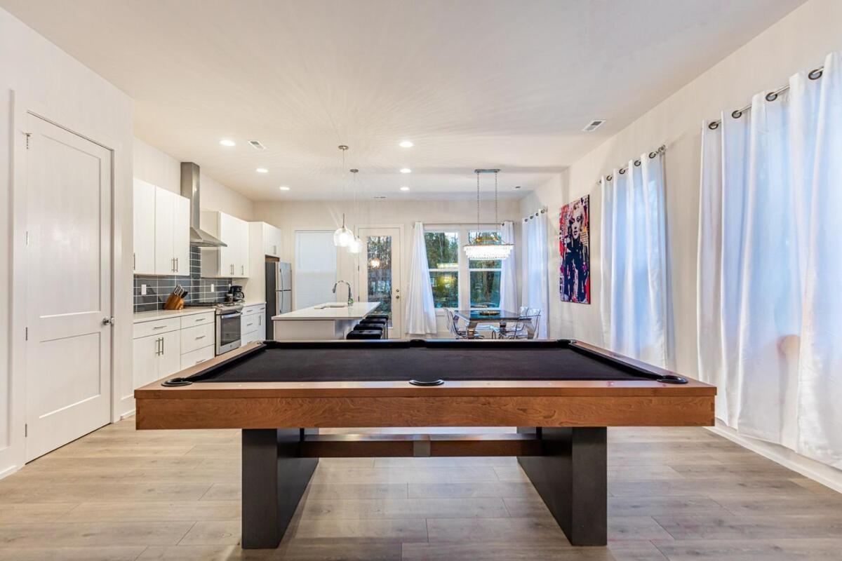 Pooltable-15 Mins To Uptown & Dt-king Bed! Holiday home Charlotte