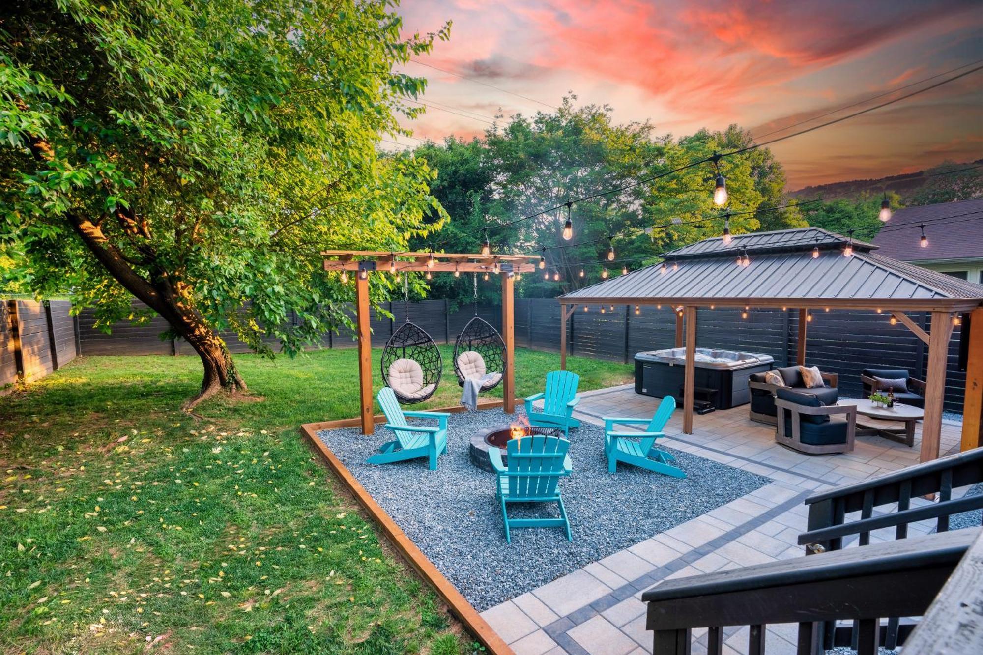 Uptown Oasis, Hot Tub, Swing Chairs, Fire Pit, Gazebo *