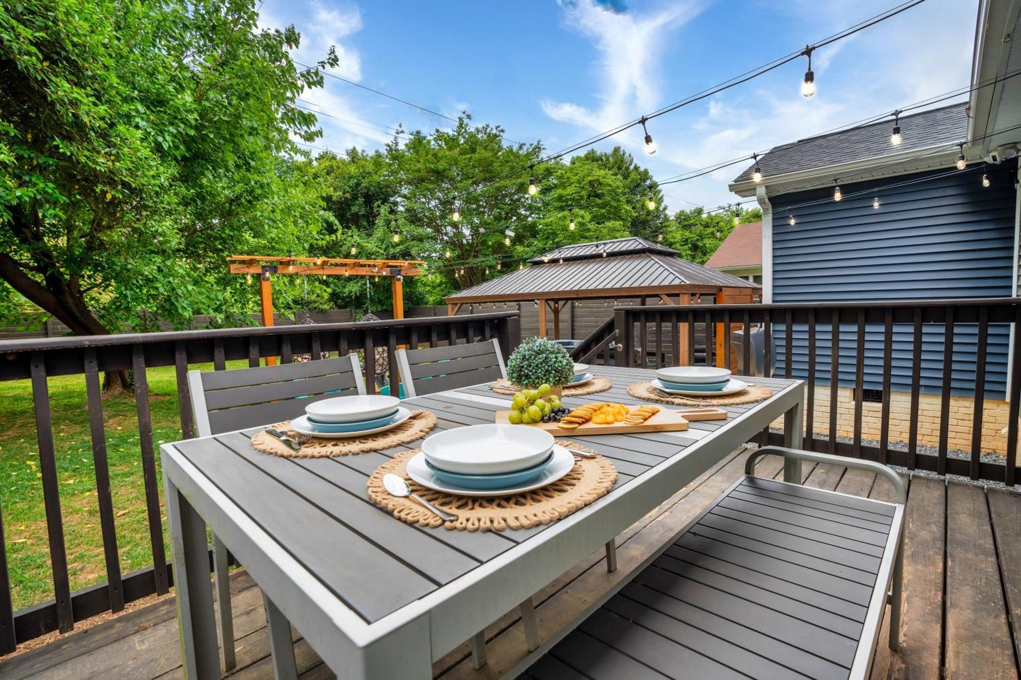 Uptown Oasis, Hot Tub, Swing Chairs, Fire Pit, Gazebo *