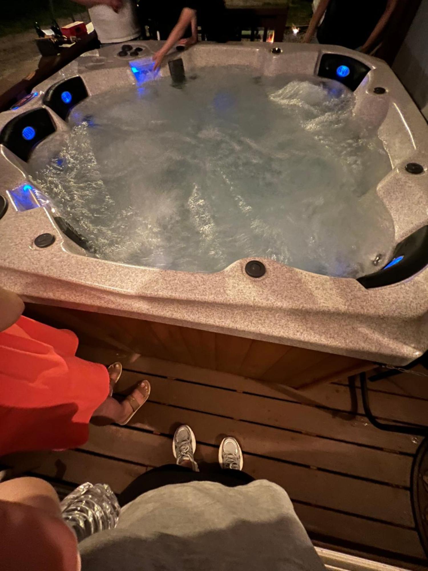 Holiday home Family House With Jacuzzi