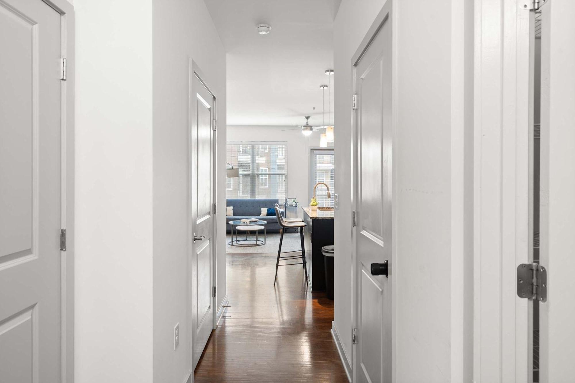 Luxurious King Bed In Midtown! *