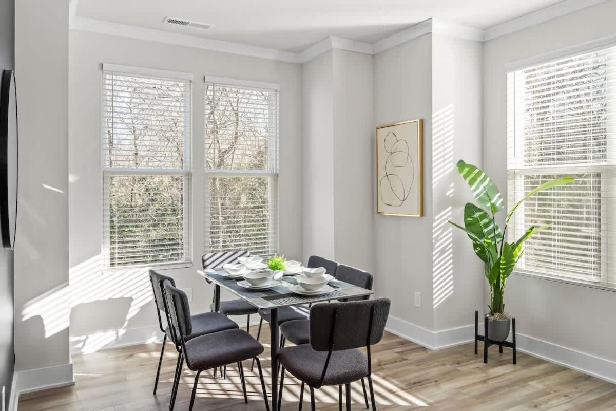 Luxurious King 3br Townhouse In Uptown Clt! Holiday home