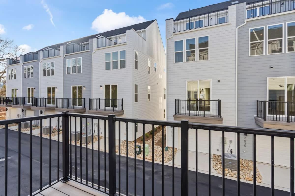 Luxurious King 3br Townhouse In Uptown Clt! Holiday home Charlotte